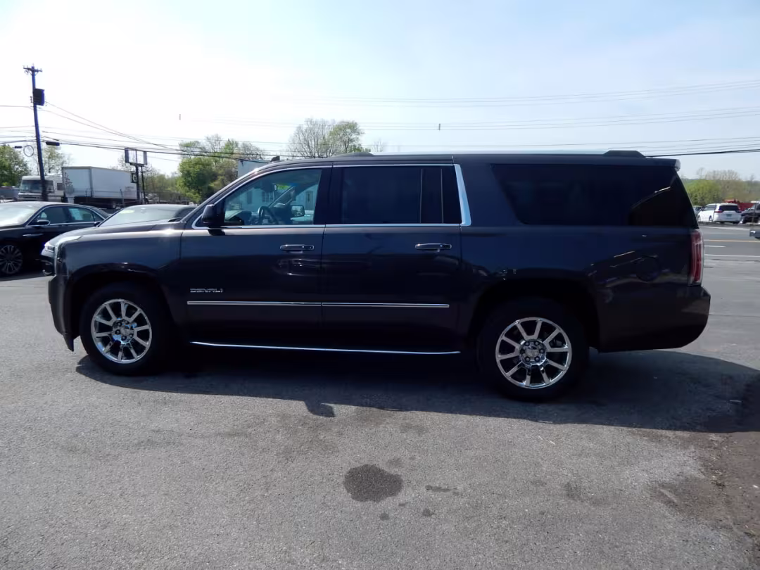 2017 GMC Yukon XL - 1GKS2HKJ6HR380450 - Image #8