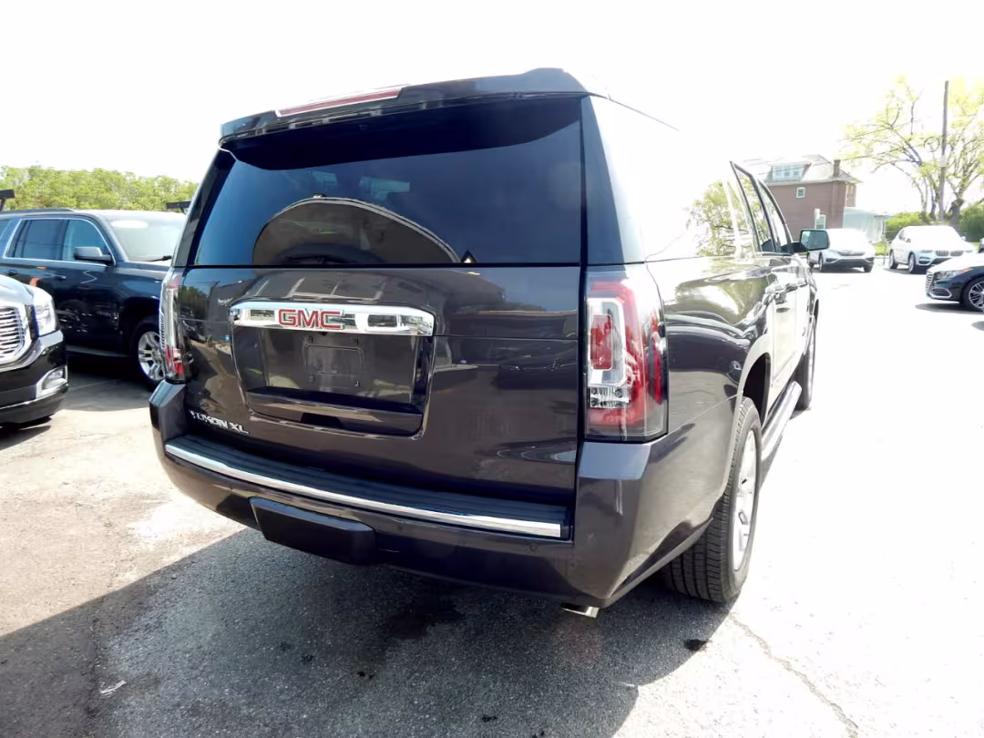 2017 GMC Yukon XL - 1GKS2HKJ6HR380450 - Image #5