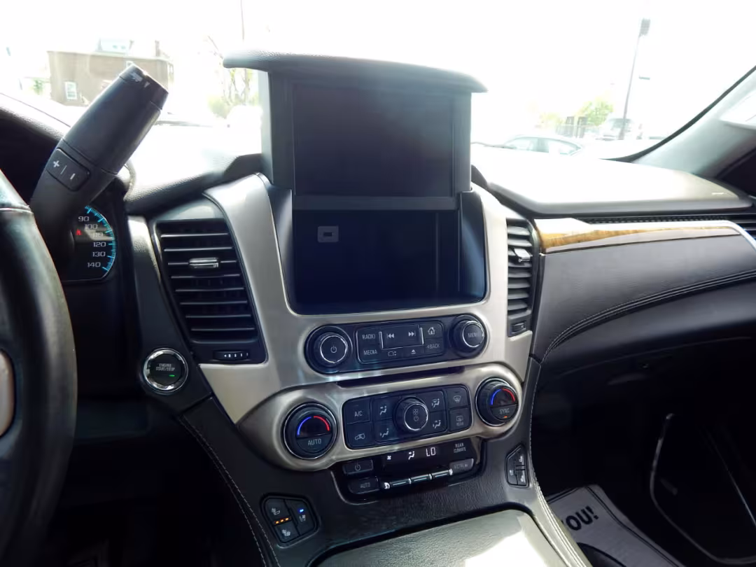 2017 GMC Yukon XL - 1GKS2HKJ6HR380450 - Image #31