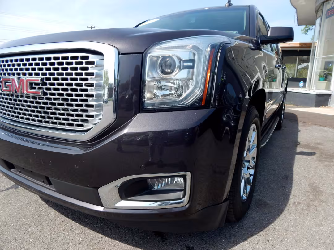 2017 GMC Yukon XL - 1GKS2HKJ6HR380450 - Image #10
