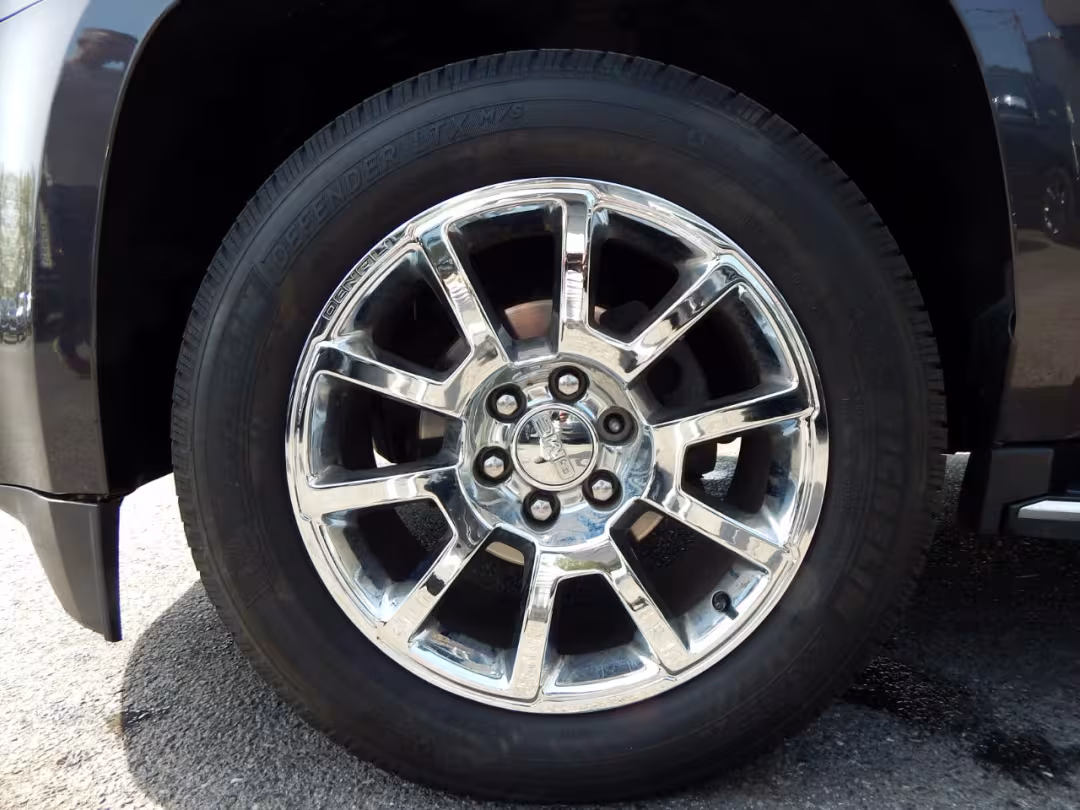 2017 GMC Yukon XL - 1GKS2HKJ6HR380450 - Image #11